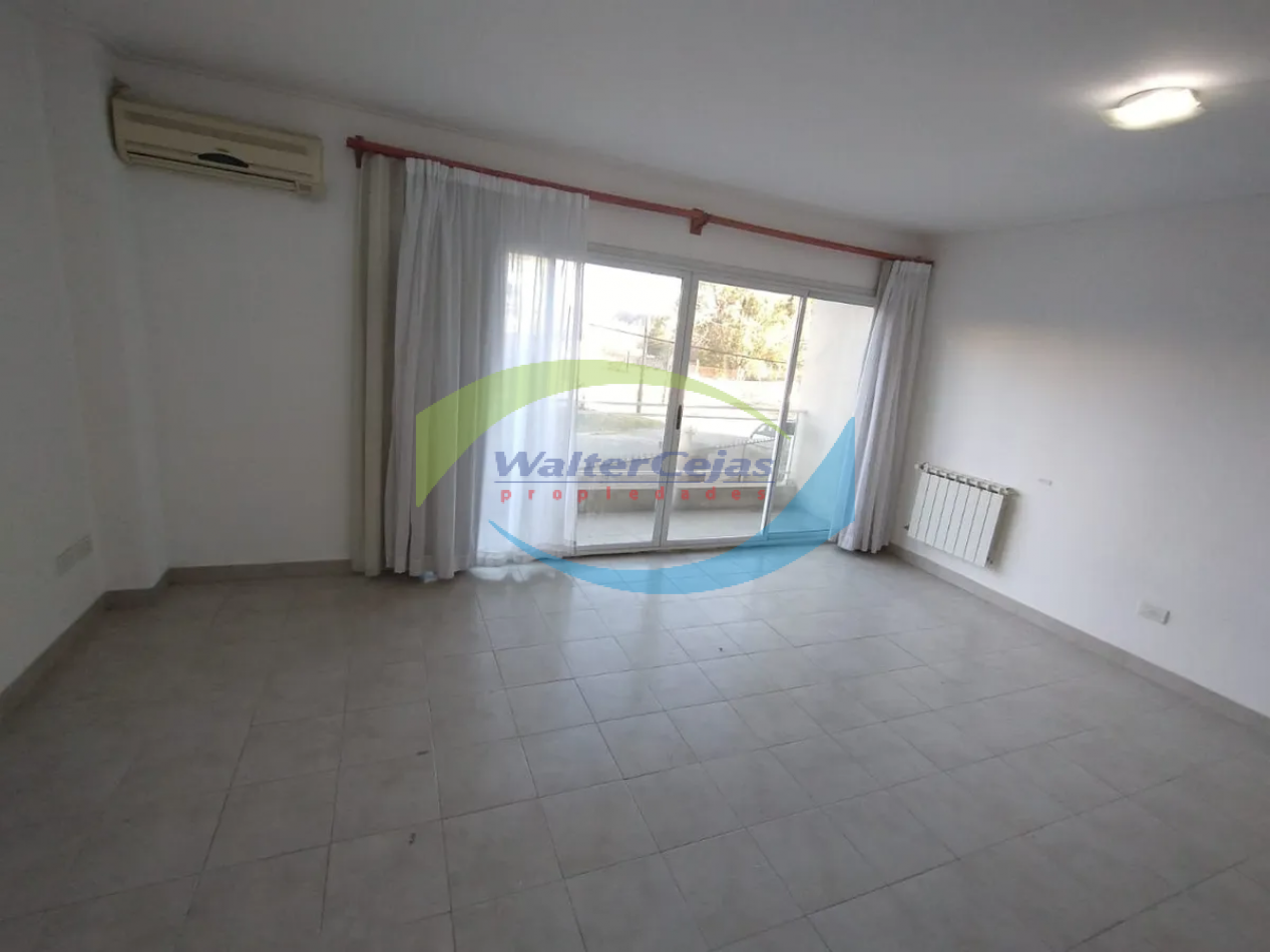 DEPARTAMENTO 2 AMBIENTES EN EL CENTRO DE GESELL - PLANTA BAJA - TODOS LOS SERVICIOS