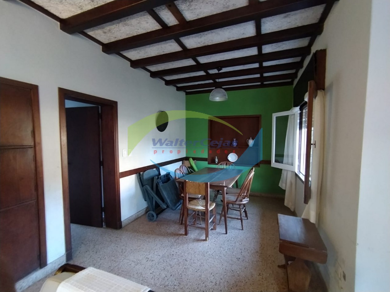 CHALET 4 AMBIENTES C/ 2 GARAGE EN ZONA CENTRICA