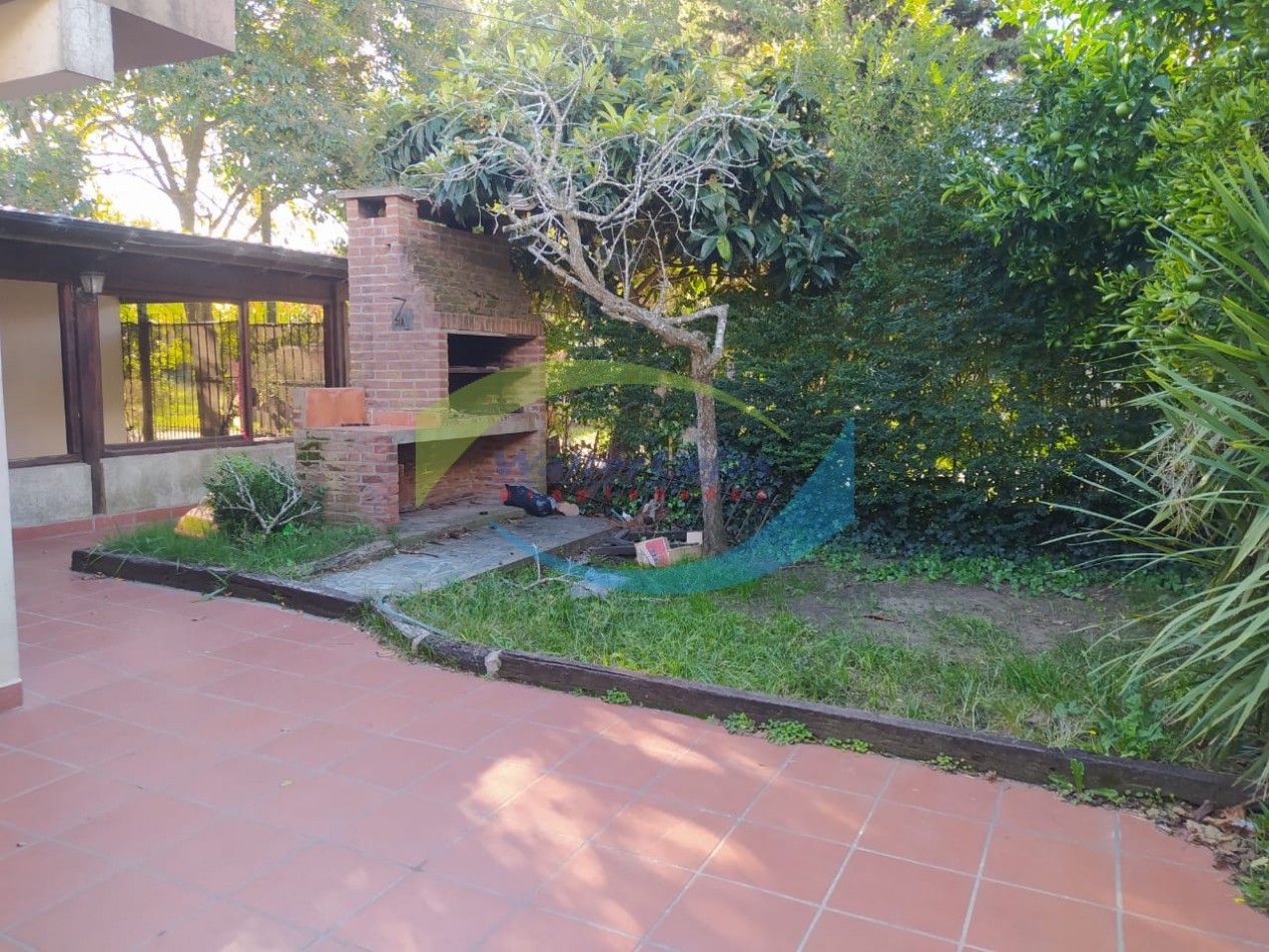 Casa 4 ambientes en Barrio la Carmencita 