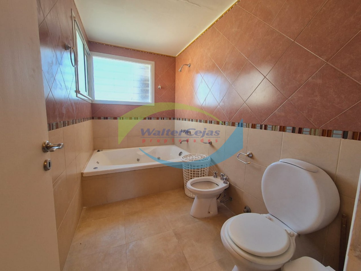 Venta de Casa con departamento en Ostende