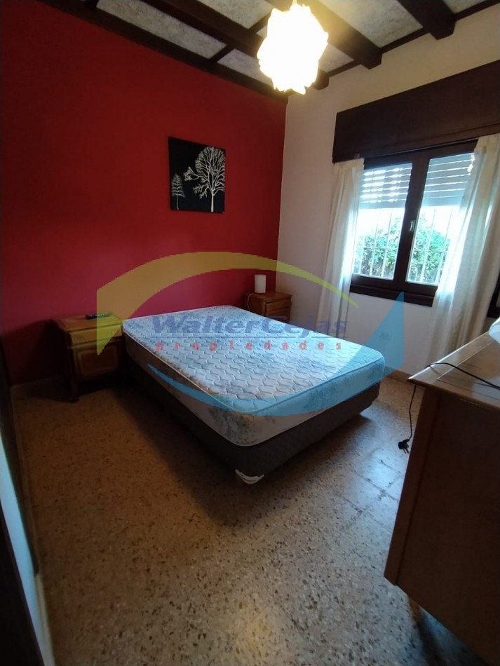 CHALET 4 AMBIENTES C/ 2 GARAGE EN ZONA CENTRICA