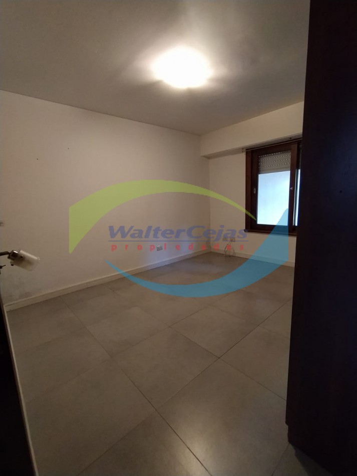 Casa 4 ambientes en Barrio la Carmencita 