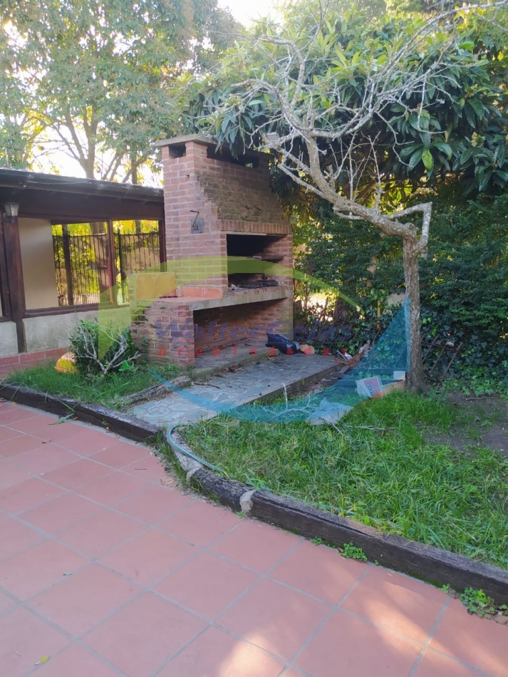 Casa 4 ambientes en Barrio la Carmencita 