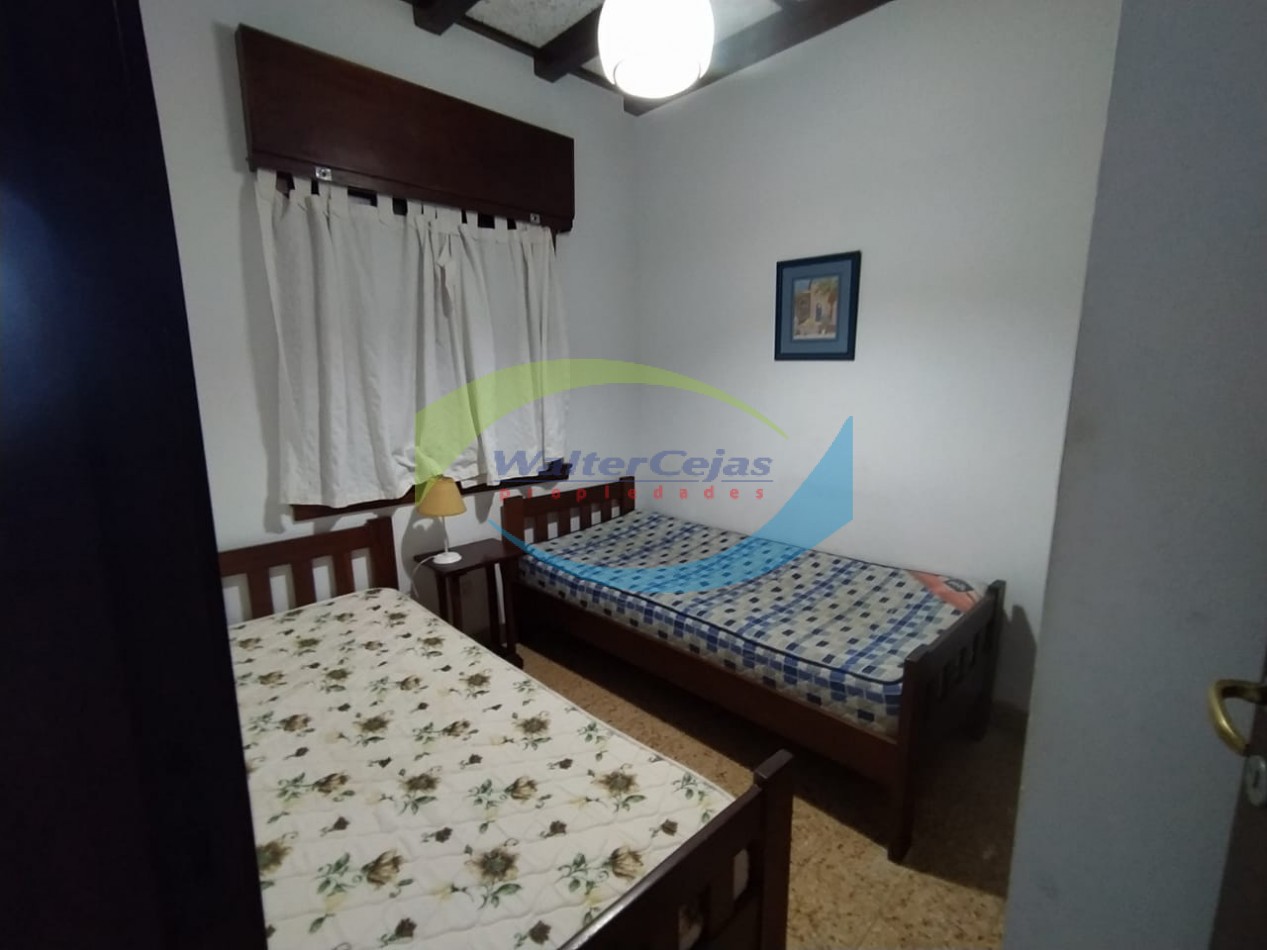 CHALET 4 AMBIENTES C/ 2 GARAGE EN ZONA CENTRICA