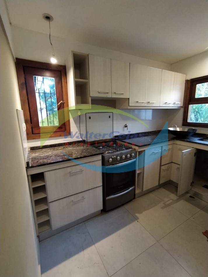 Casa 4 ambientes en Barrio la Carmencita 