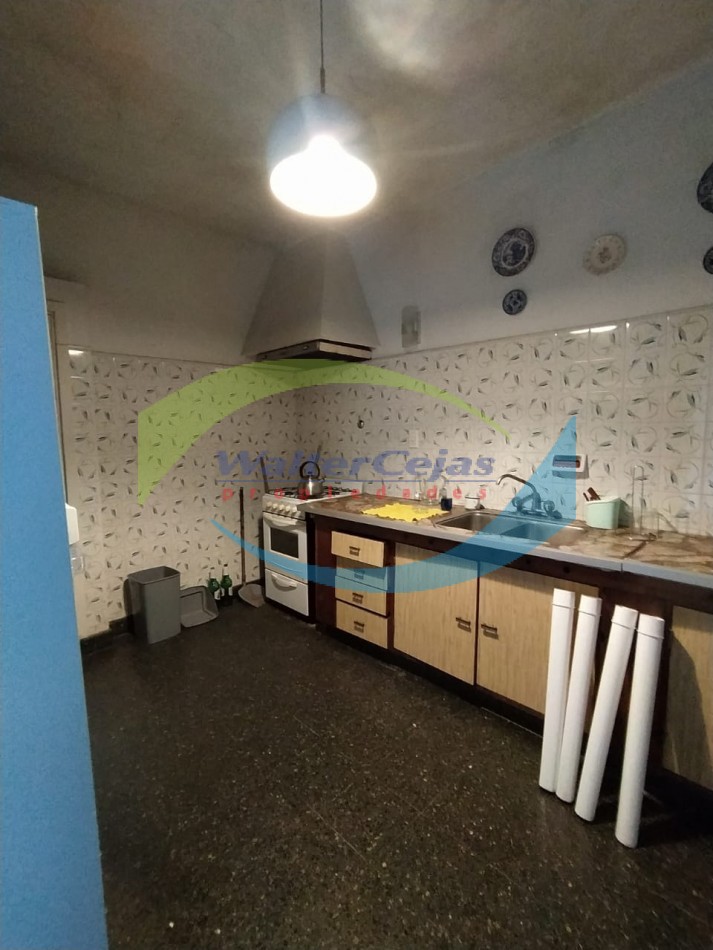 CHALET 4 AMBIENTES C/ 2 GARAGE EN ZONA CENTRICA