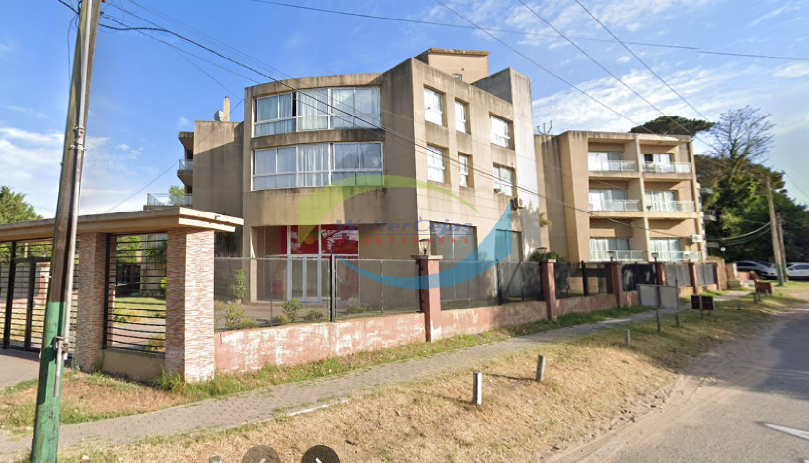 DEPARTAMENTO 2 AMBIENTES EN EL CENTRO DE GESELL - PLANTA BAJA - TODOS LOS SERVICIOS