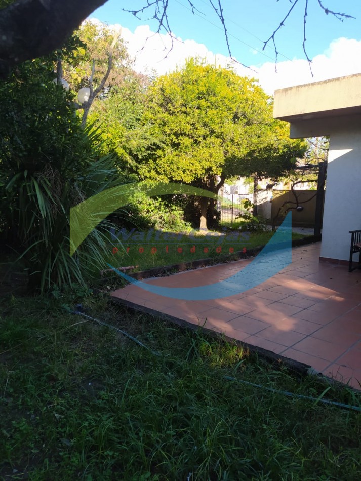 Casa 4 ambientes en Barrio la Carmencita 