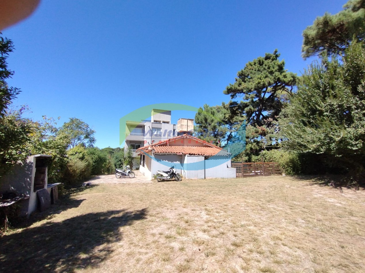 CASA EN VENTA SOBRE LOTE MULTIFAMILIAR HOTELERO