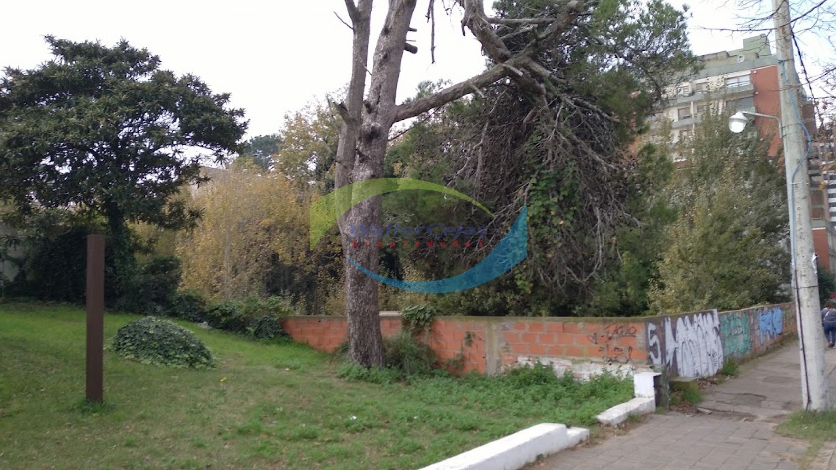 INMEJORABLE LOTE MULTIFAMILIAR COMERCIAL EN EL CORAZON DE PINAMAR