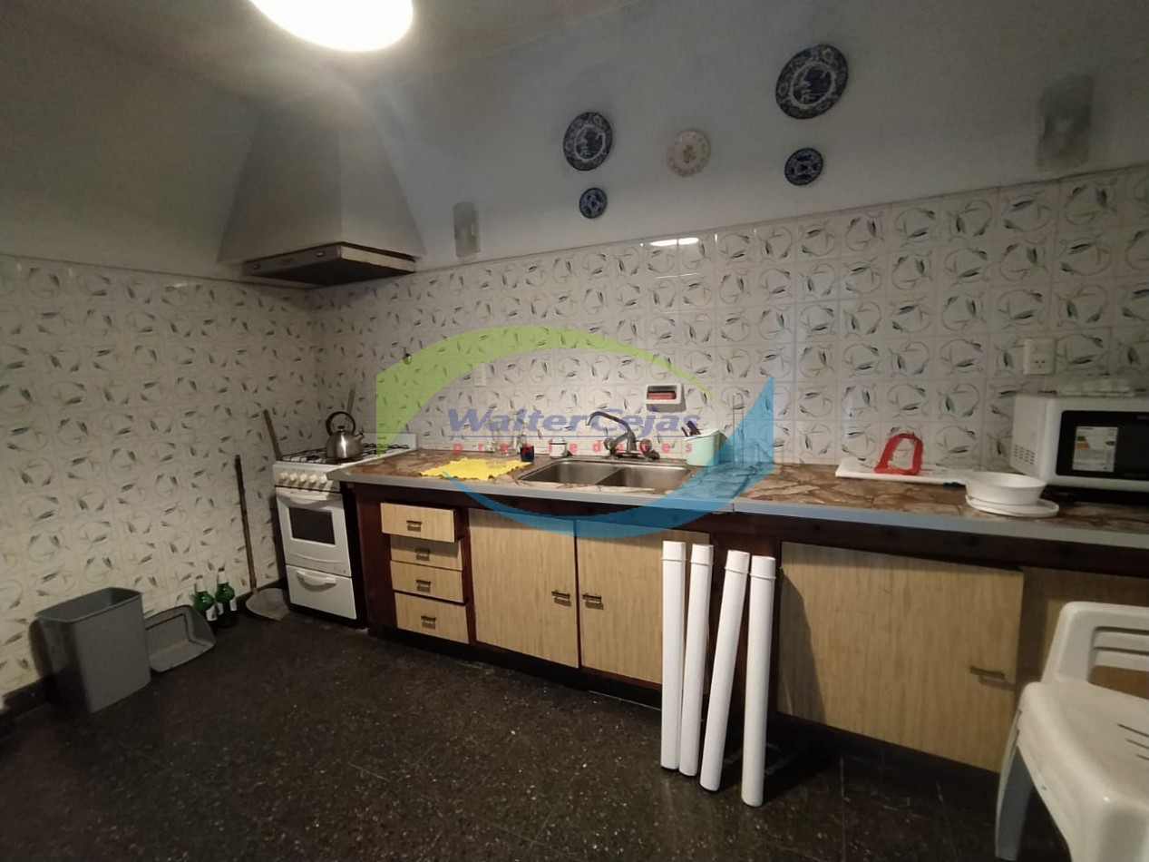 CHALET 4 AMBIENTES C/ 2 GARAGE EN ZONA CENTRICA