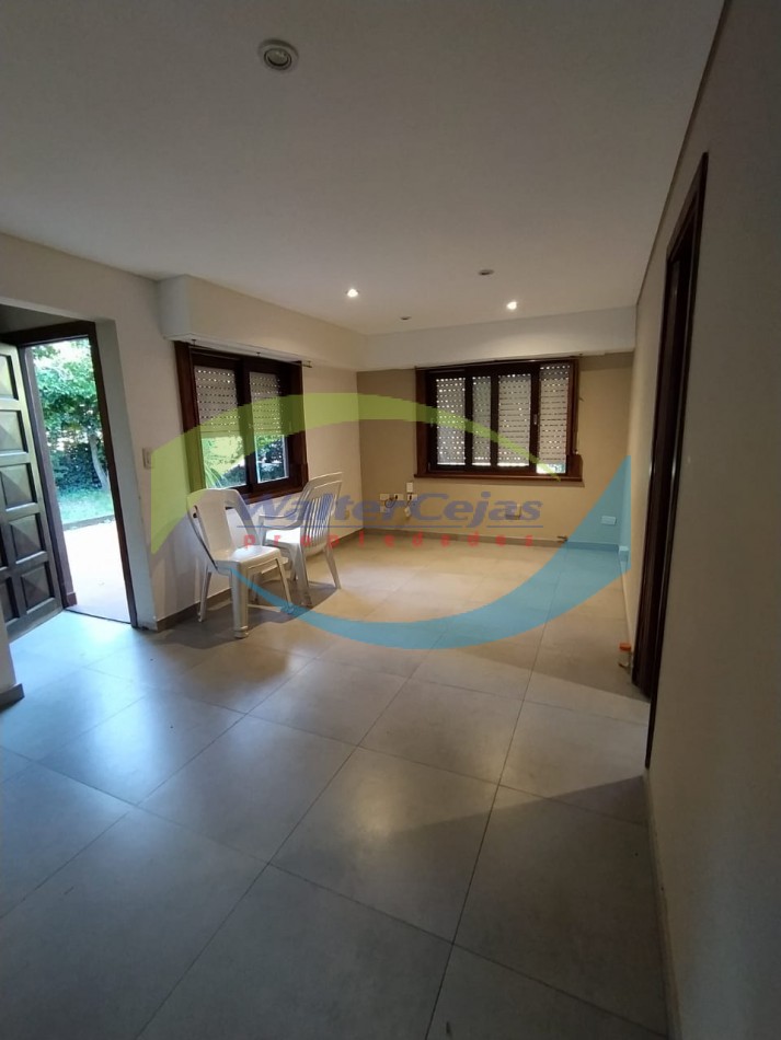 Casa 4 ambientes en Barrio la Carmencita 