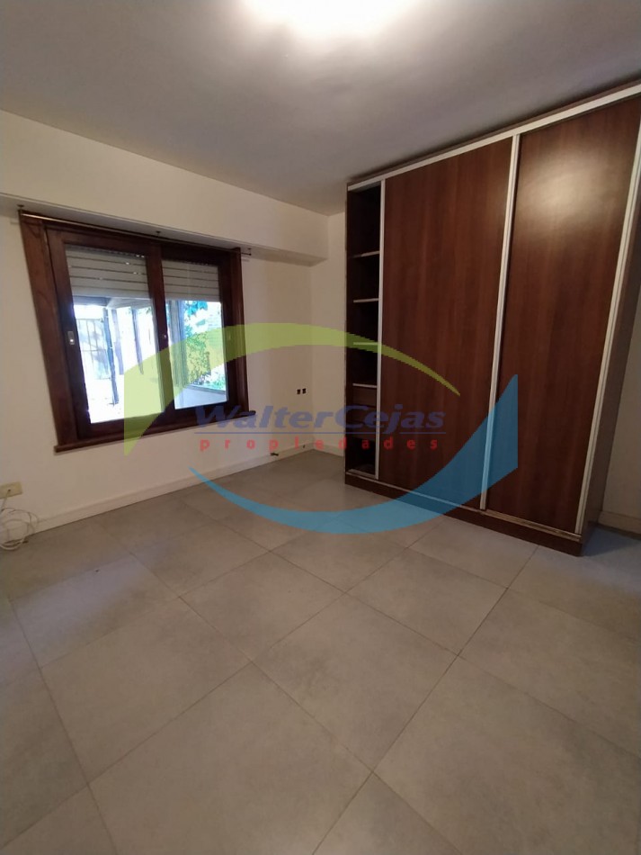 Casa 4 ambientes en Barrio la Carmencita 