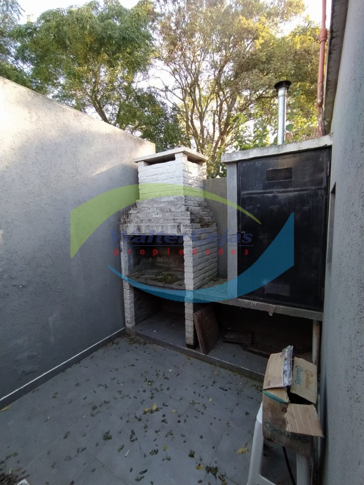 Casa 4 ambientes en Barrio la Carmencita 