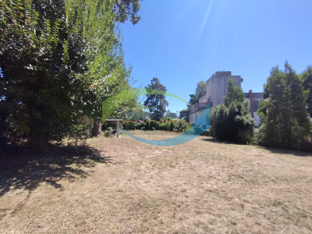 CASA EN VENTA SOBRE LOTE MULTIFAMILIAR HOTELERO