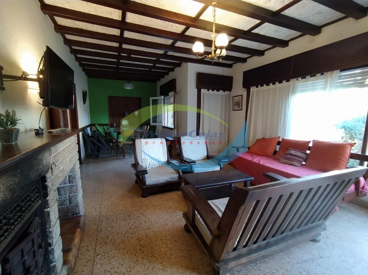 CHALET 4 AMBIENTES C/ 2 GARAGE EN ZONA CENTRICA