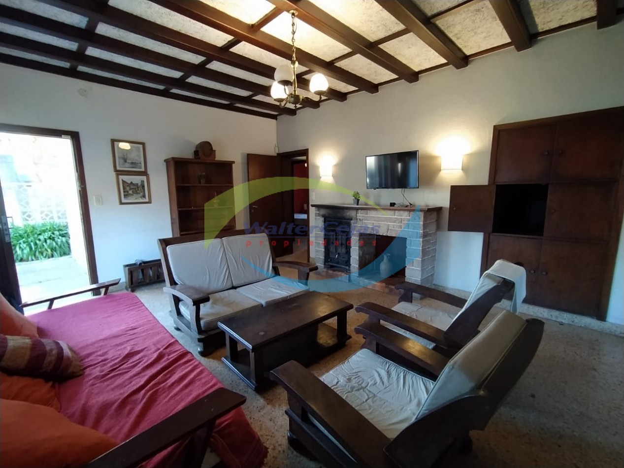 CHALET 4 AMBIENTES C/ 2 GARAGE EN ZONA CENTRICA