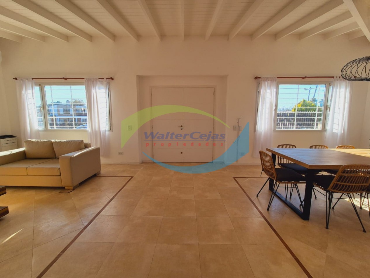 Venta de Casa con departamento en Ostende