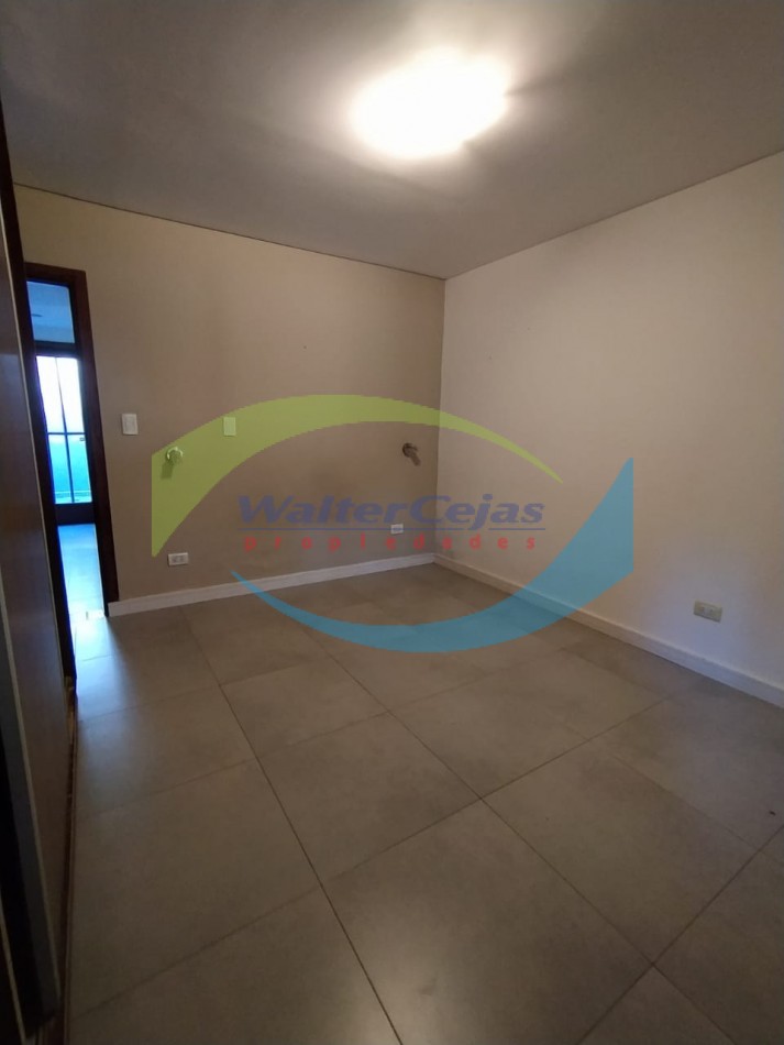 Casa 4 ambientes en Barrio la Carmencita 