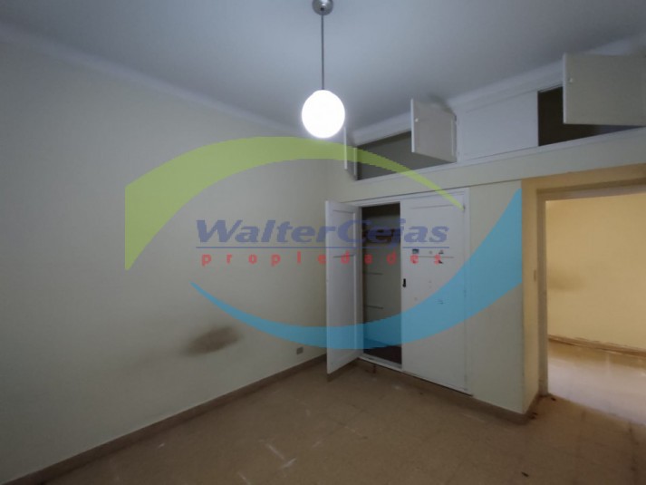 CASA A REFACCIONAR - ZONA CENTRO - SOBRE LOTE MULTIFAMILIAR / HOTELERO