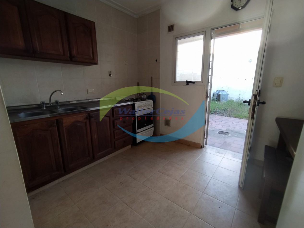 TRIPLEX 4 AMBIENTES - TODOS LOS SERVICIOS - 50 MTS DEL MAR  -  6 UNIDADES DISPONIBLES 