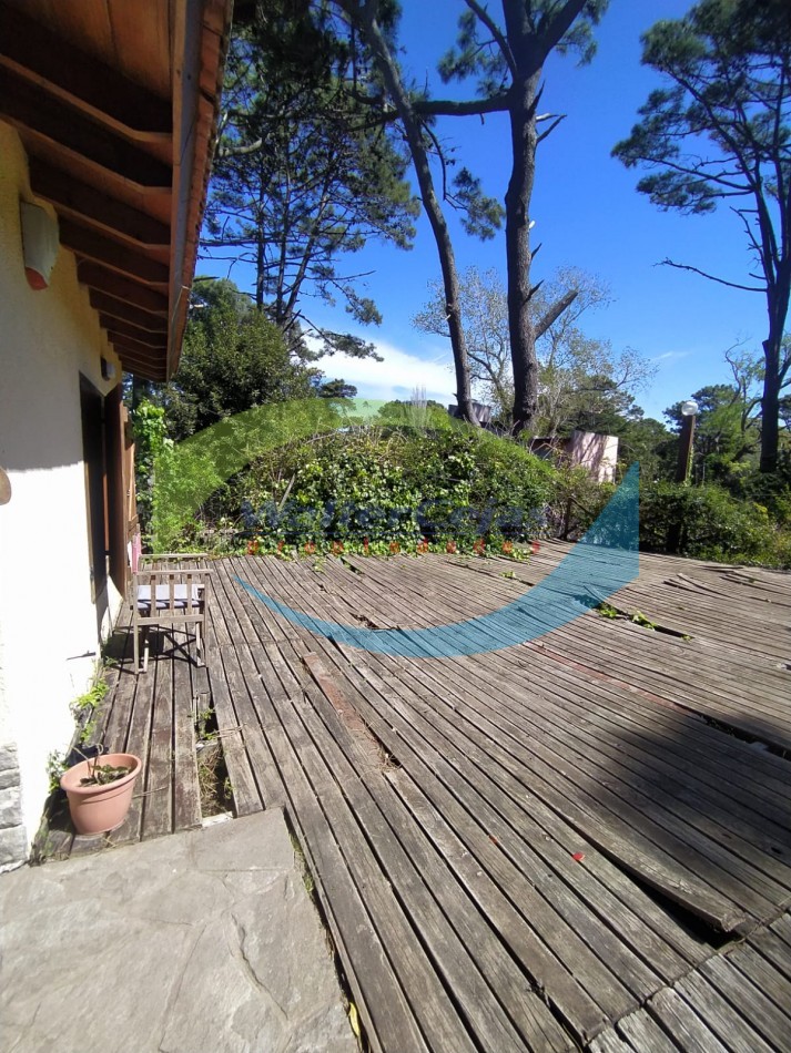 IMPORTANTE CHALET 4 AMBIENTES EN ZONA RESIDENCIAL DE GESELL - APTA CREDITO BANCARIO -