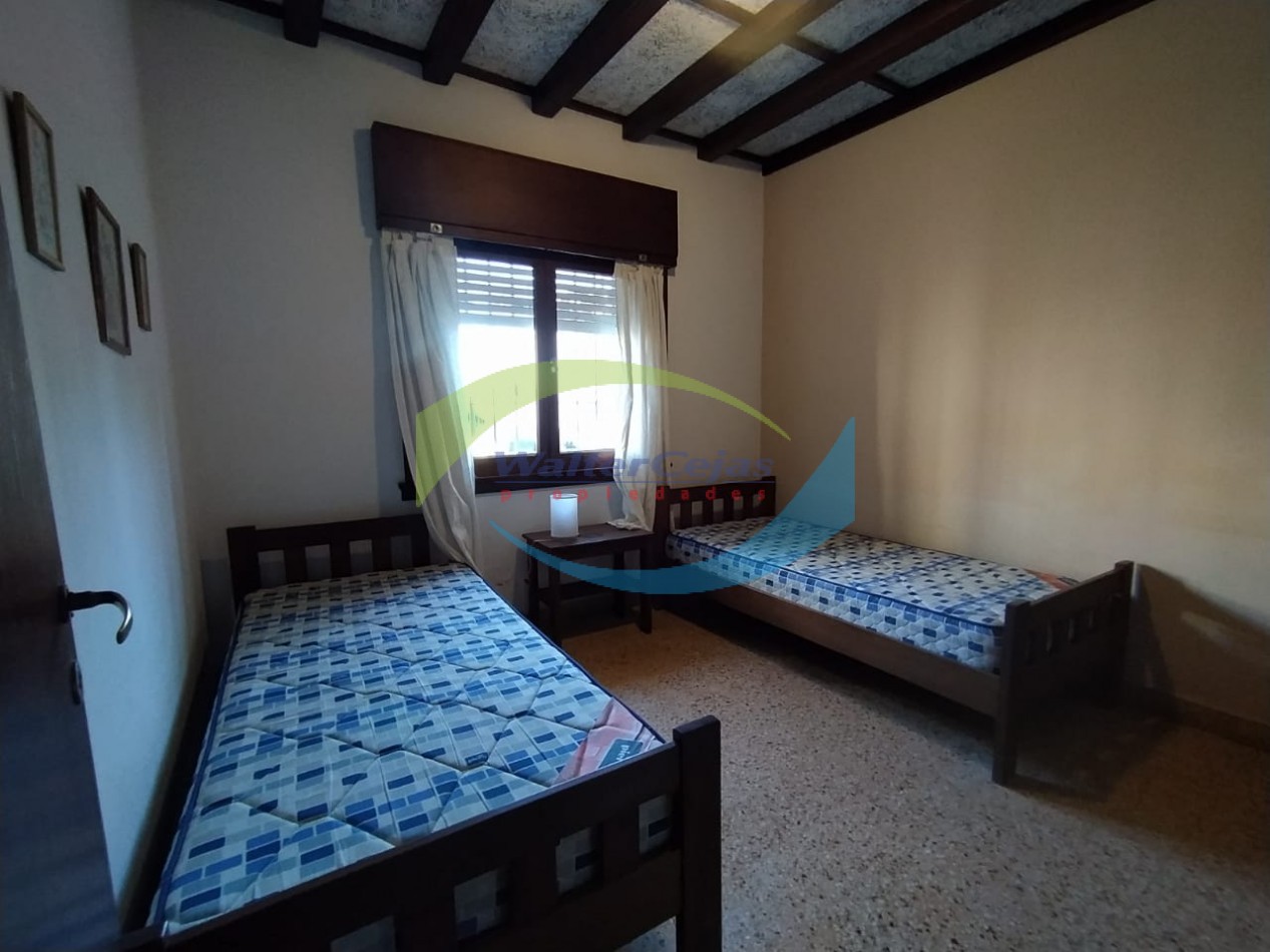 CHALET 4 AMBIENTES C/ 2 GARAGE EN ZONA CENTRICA