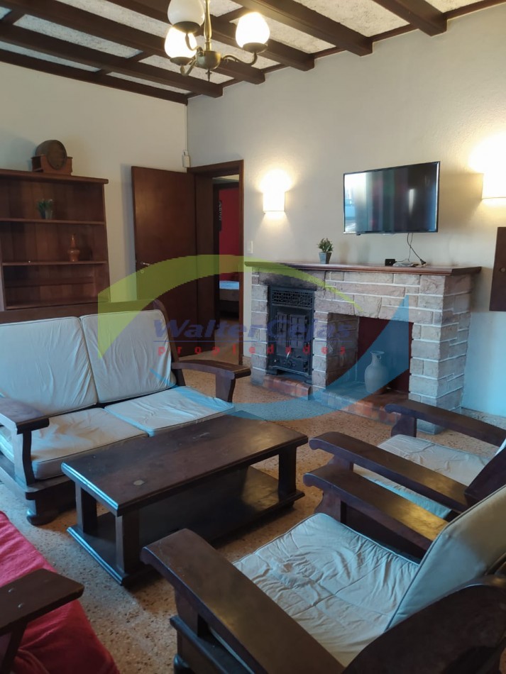 CHALET 4 AMBIENTES C/ 2 GARAGE EN ZONA CENTRICA