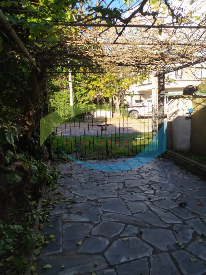 Casa 4 ambientes en Barrio la Carmencita 