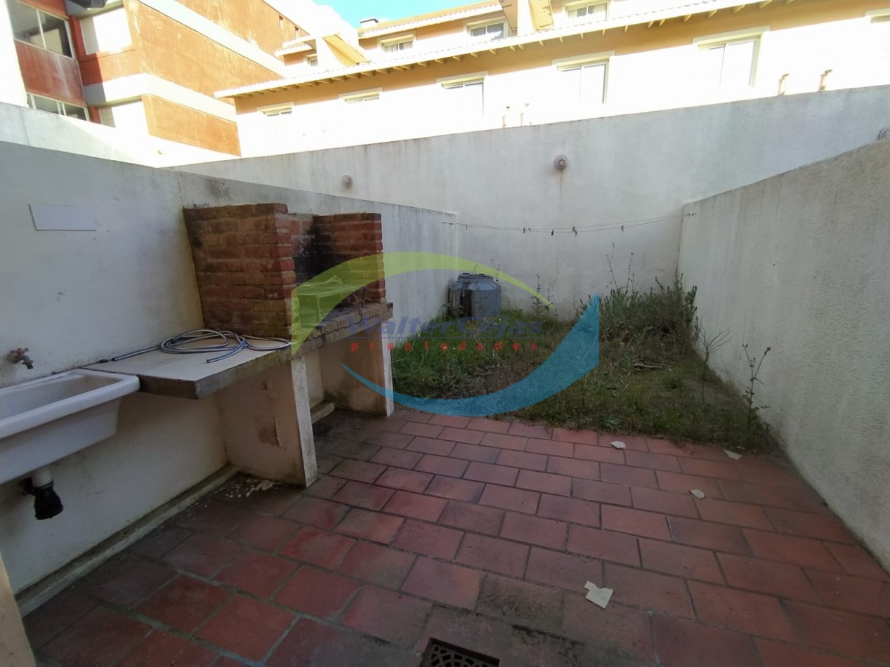 TRIPLEX 4 AMBIENTES - TODOS LOS SERVICIOS - 50 MTS DEL MAR  -  6 UNIDADES DISPONIBLES 