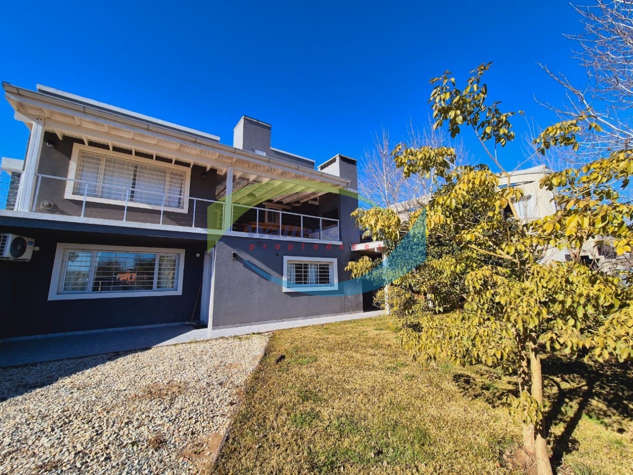 Venta de Casa con departamento en Ostende