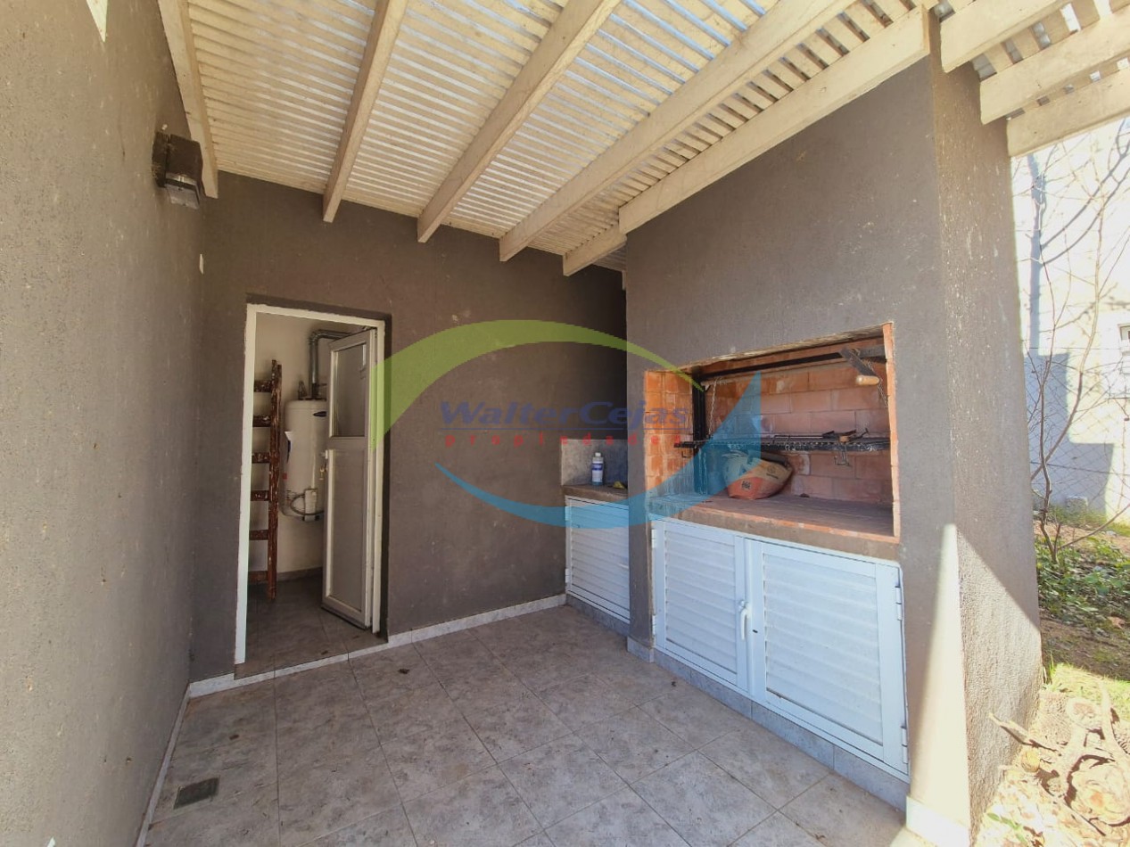 Venta de Casa con departamento en Ostende