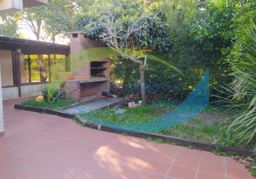 Casa 4 ambientes en Barrio la Carmencita 