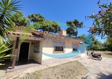 CASA EN VENTA SOBRE LOTE MULTIFAMILIAR HOTELERO